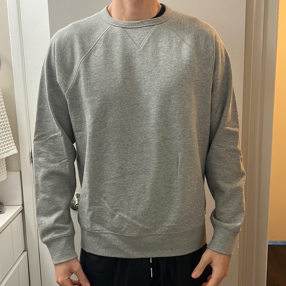 Everlane grey crew neck sweater size L